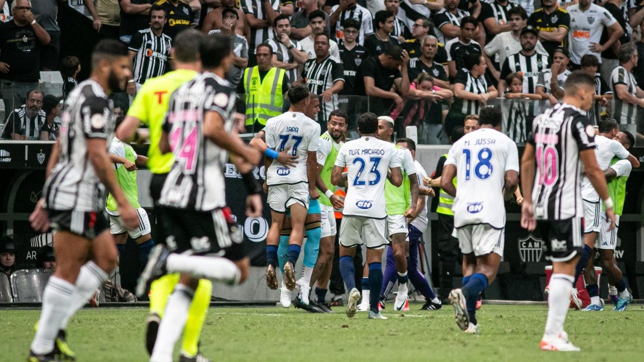 Cruzeiro supera o Atlético Mineiro no primeiro clássico da Arena MRV Lorena Bueri