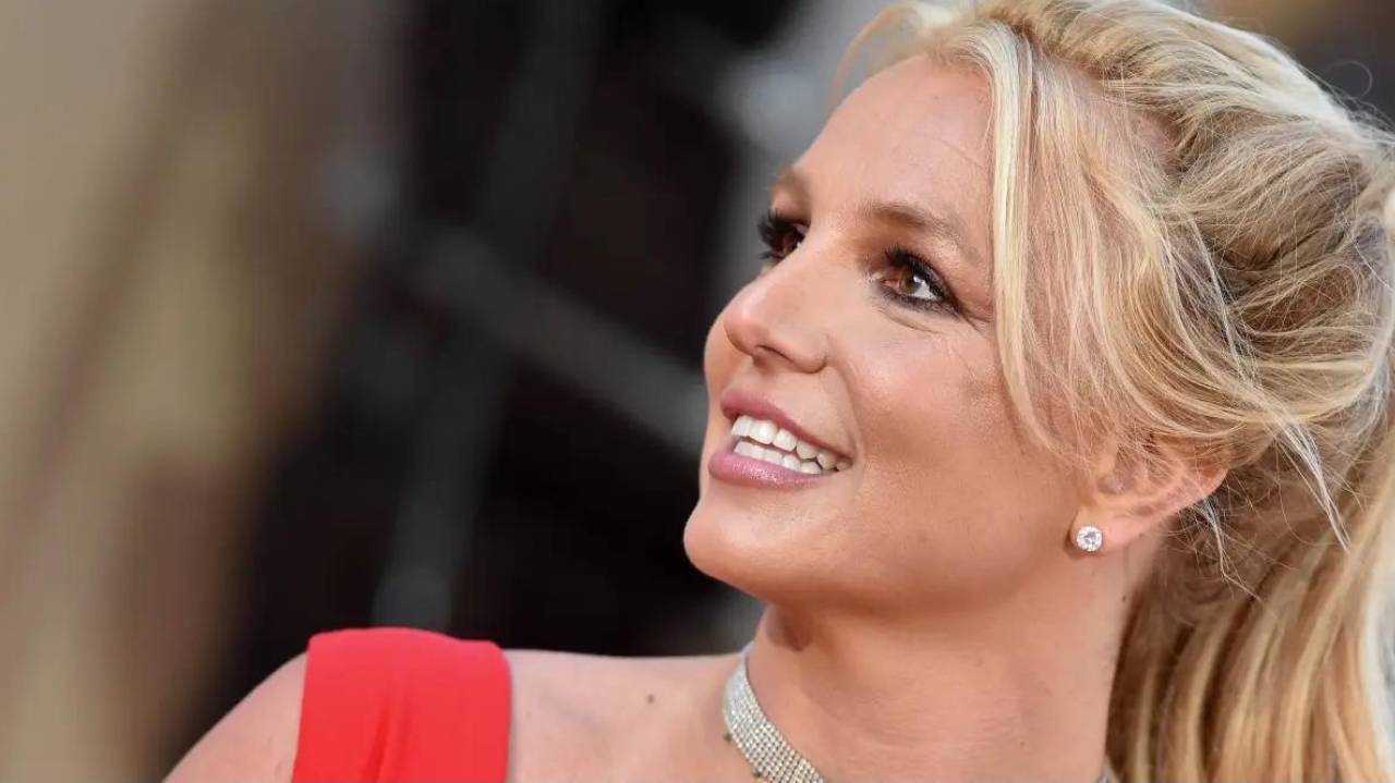 Britney Spears cita nome de diversos famosos em sua autobiografia “The Woman in Me” Lorena Bueri