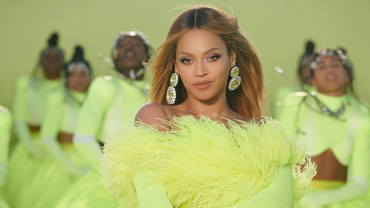 Macacão usado por Beyoncé será umas das peças de leilão beneficente em prol de crianças debilitadas   Lorena Bueri
