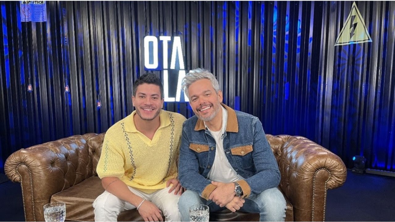 Otaviano Costa recebe Arthur Aguiar no programa Otalab Lorena Bueri