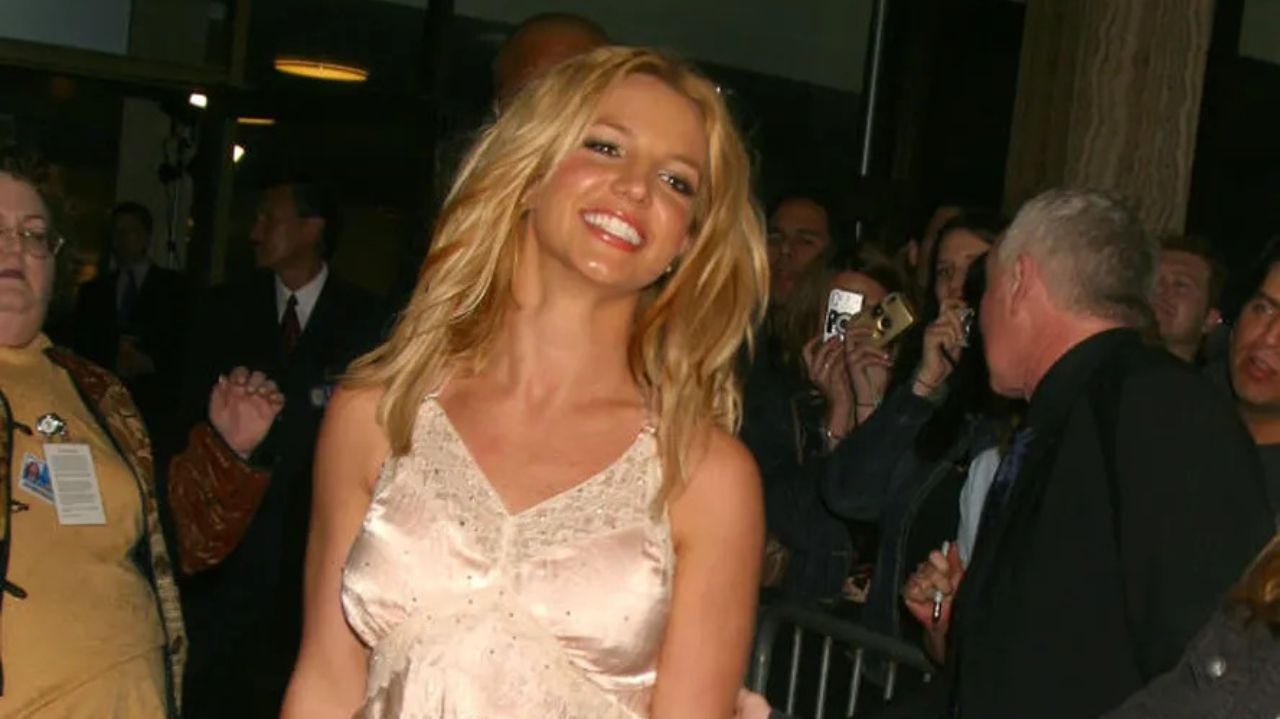 Britney Spears relembra ida de pijama ao red carpet  Lorena Bueri