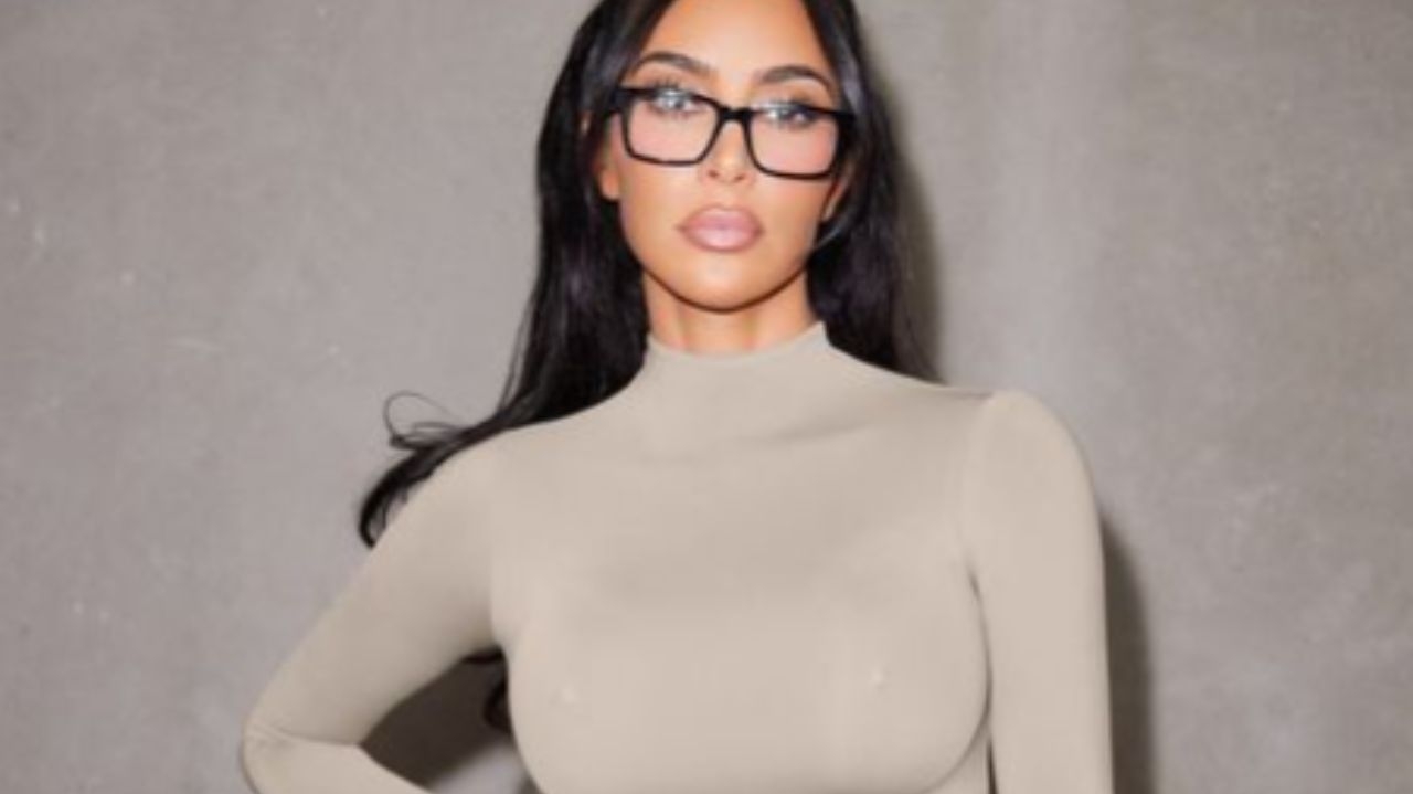 SKIMS, marca de Kim Kardashian, lança sutiã polêmico Lorena Bueri