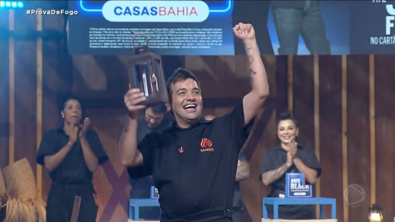 A Fazenda 15: Sander Mecca vence a Prova de Fogo Lorena Bueri