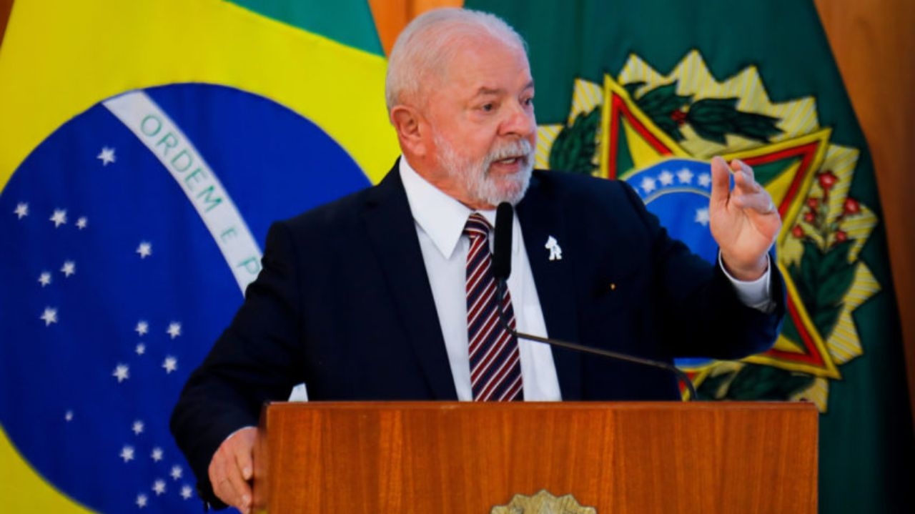 Lula assina decreto que eleva imposto sobre armas de fogo e munições Lorena Bueri