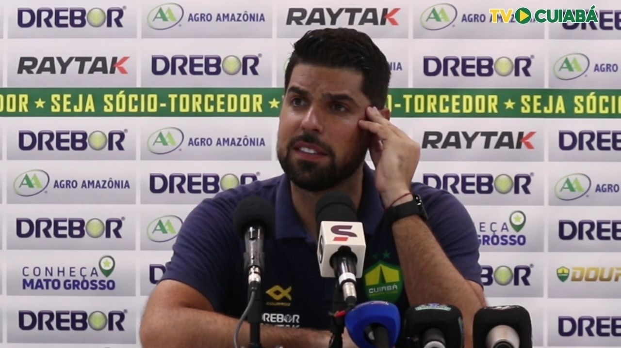 António Oliveira fala com a imprensa após derrota do Cuiabá para o Vasco Lorena Bueri