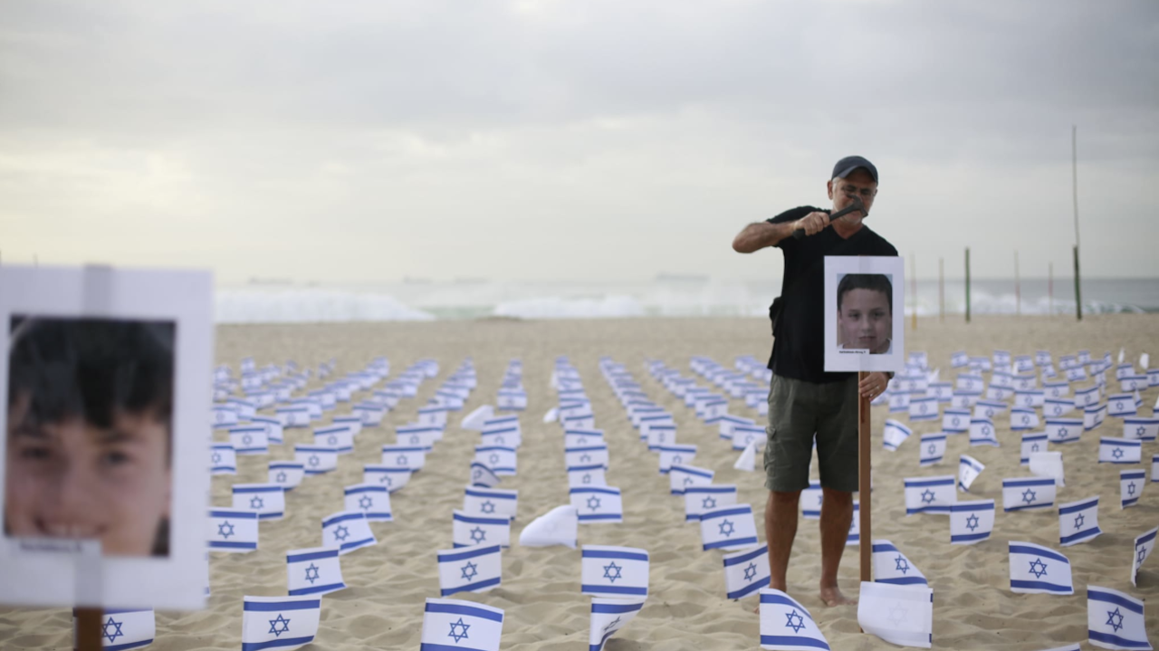 ONG realiza ato em Copacabana por vítimas e sequestrados pelo Hamas Lorena Bueri