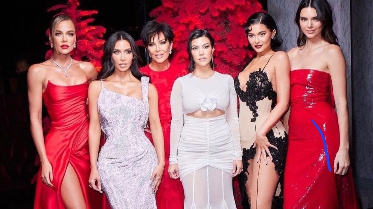 Kardashian-Jenner continuam fazendo história com lançamentos de seus negócios familiares Lorena Bueri