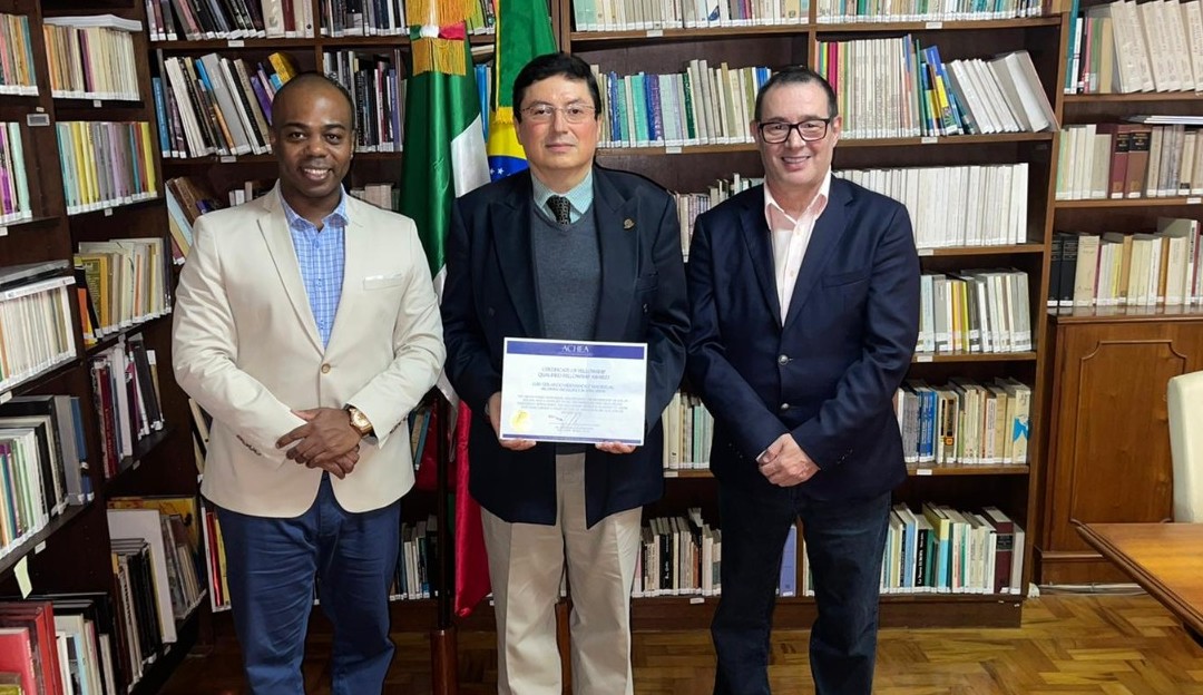 Cônsul do México no Brasil recebe prêmio do Embaixador Dr. Daniel Dias Machado PhD