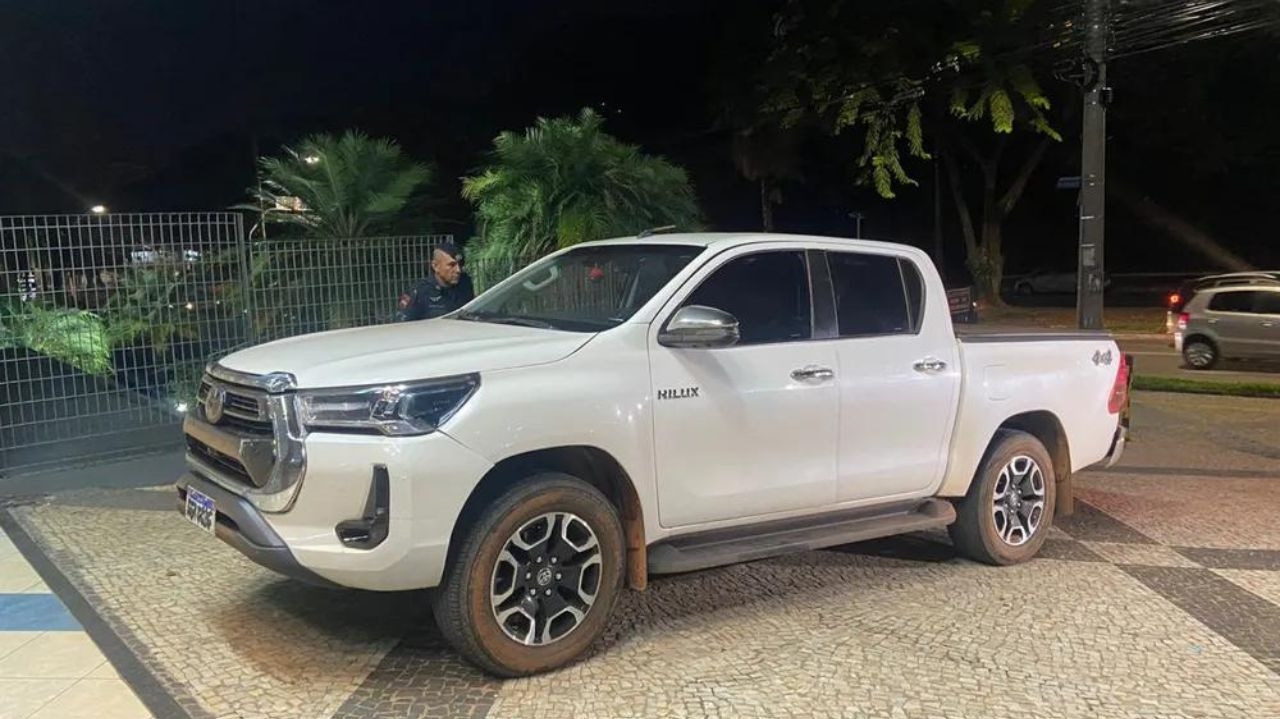 Polícia afirma que veículo usado para transportar drogas na fazenda de Leonardo possuía conexão via satélite Lorena Bueri