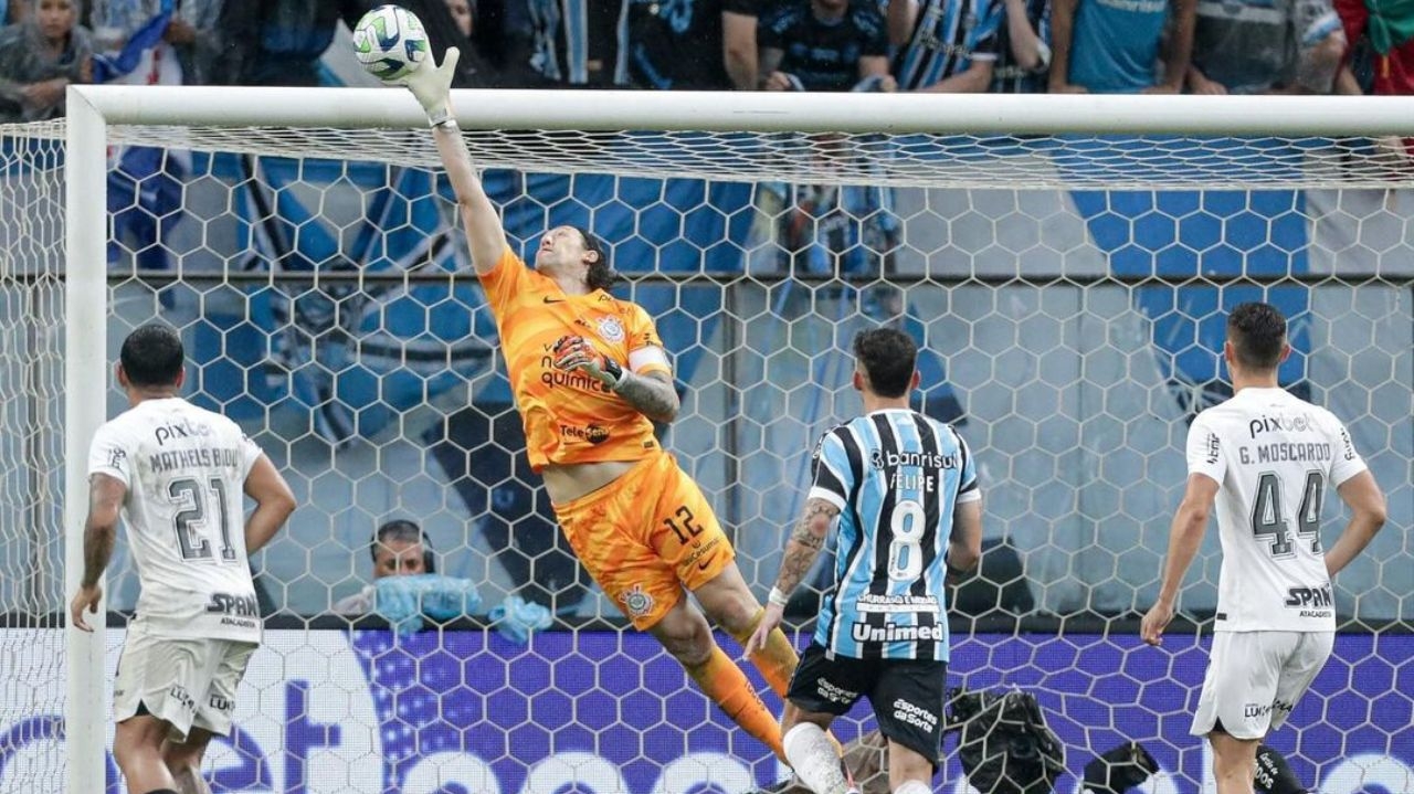 Cássio deixa jogo devido a problema no joelho após partida contra o Grêmio Lorena Bueri
