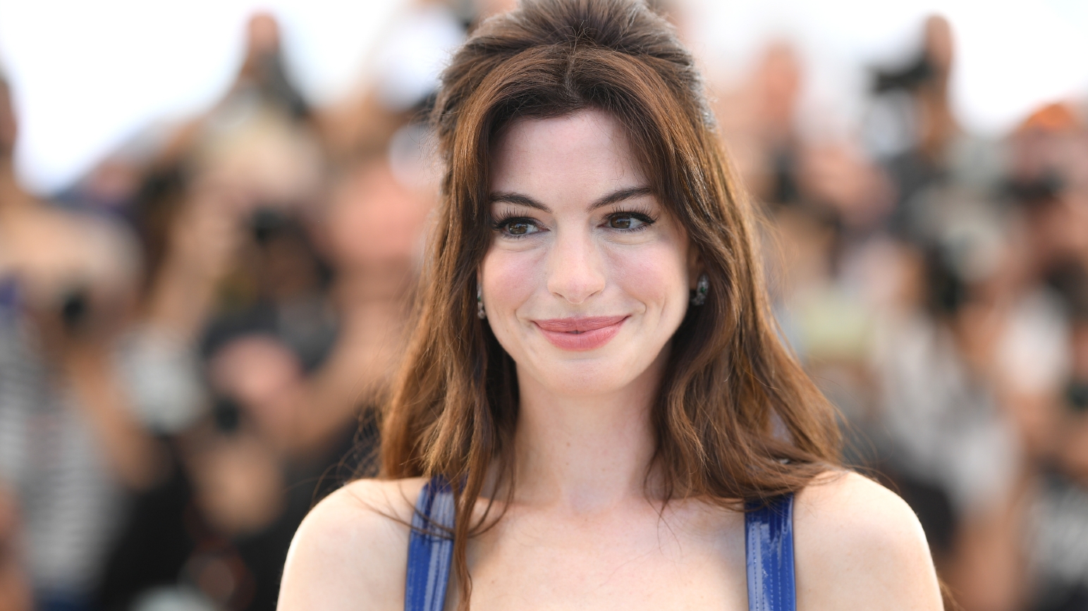 Anne Hathaway fala sobre etarismo em Hollywood Lorena Bueri