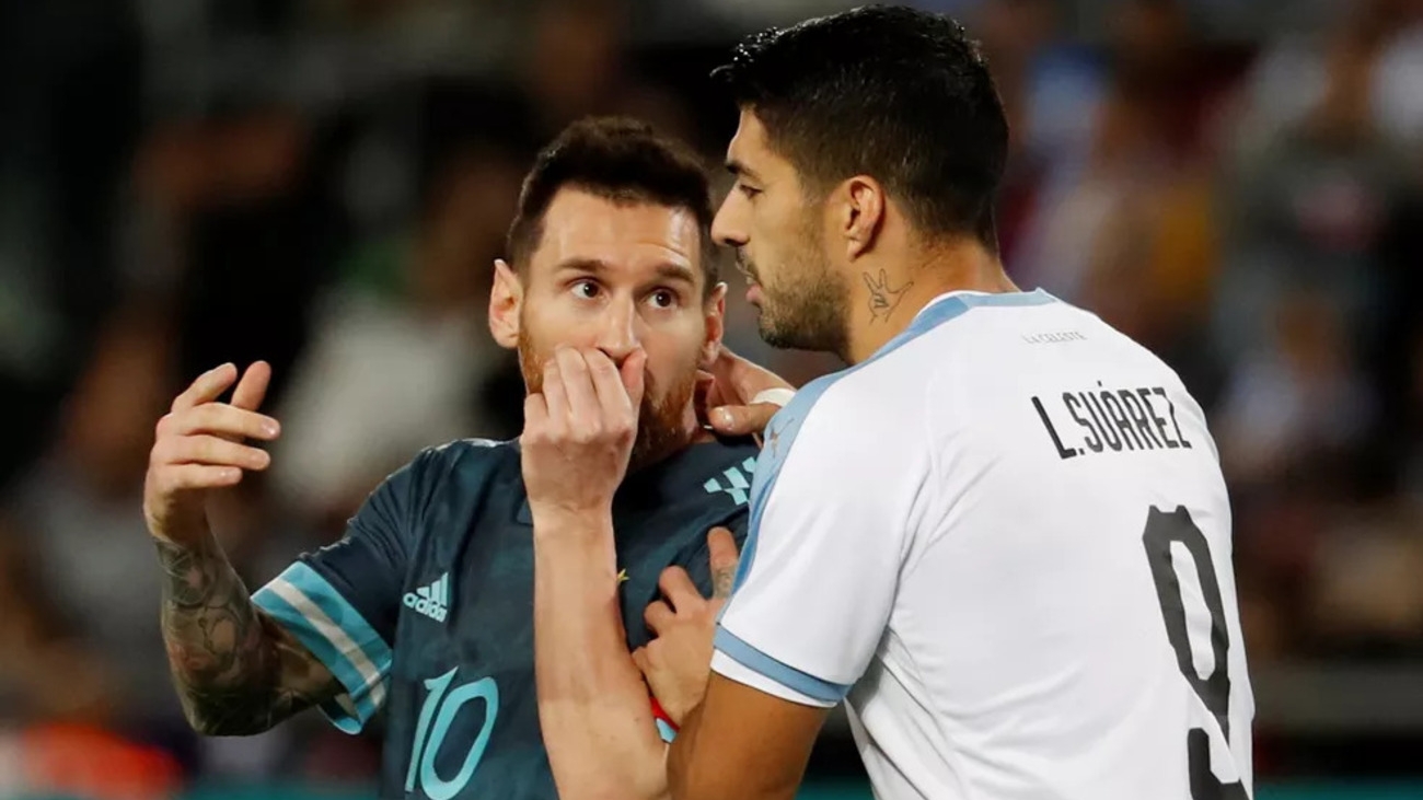 Gremistas pedem permanência de Suárez, enquanto uruguaio disputa artilharia com Messi Lorena Bueri