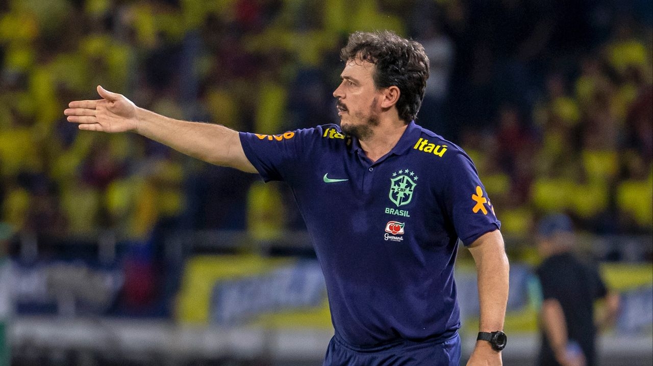 Diniz lamenta segunda derrota consecutiva da Seleção Brasileira nas Eliminatórias da Copa Lorena Bueri