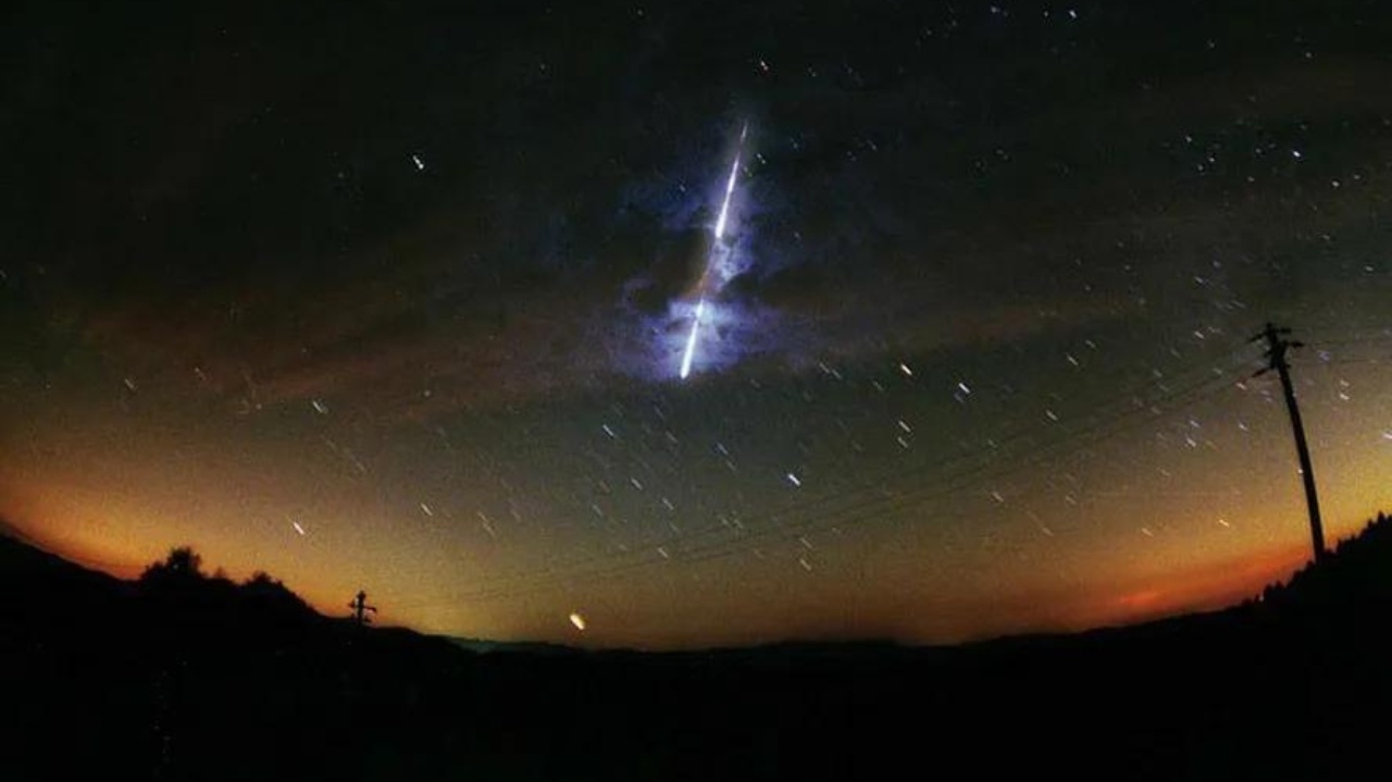 Chuva de meteoros Leônidas ilumina o céu na madrugada de sábado Lorena Bueri