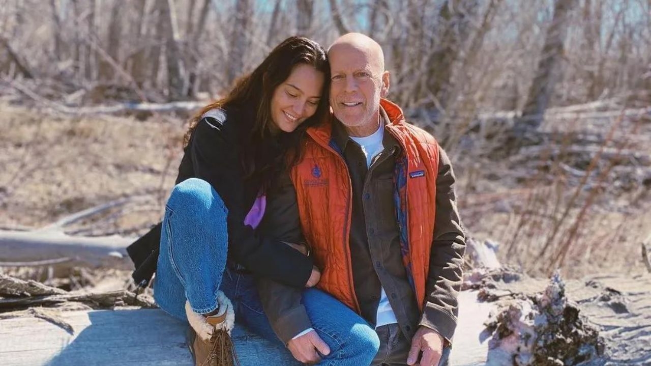 Emma Willis, esposa de Bruce Willis, desabafa sobre diagnóstico do companheiro  Lorena Bueri
