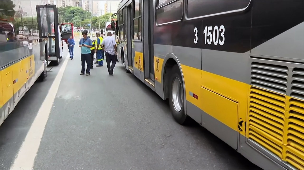 Vandalismo provoca bloqueio e fecha terminais de ônibus em São Paulo Lorena Bueri