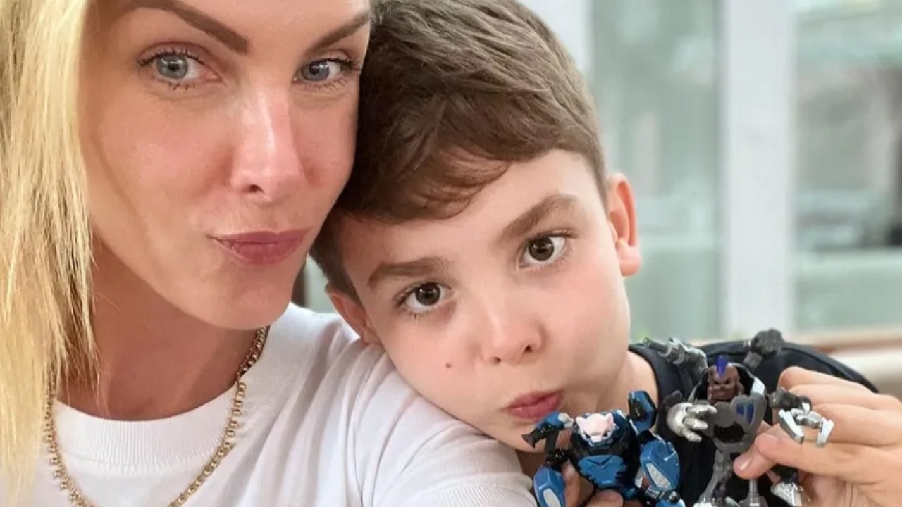 Ana Hickmann compartilha foto feliz com seu filho após incidente com o marido Lorena Bueri