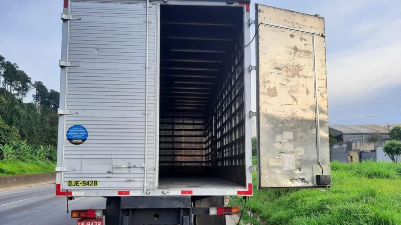 Caminhão com carga valiosa é roubado em Aeroporto Internacional de São Paulo Lorena Bueri
