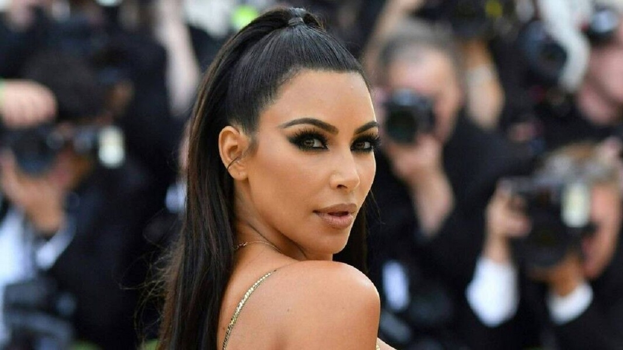 Fãs acusam Kim Kardashian de editar foto de North West Lorena Bueri