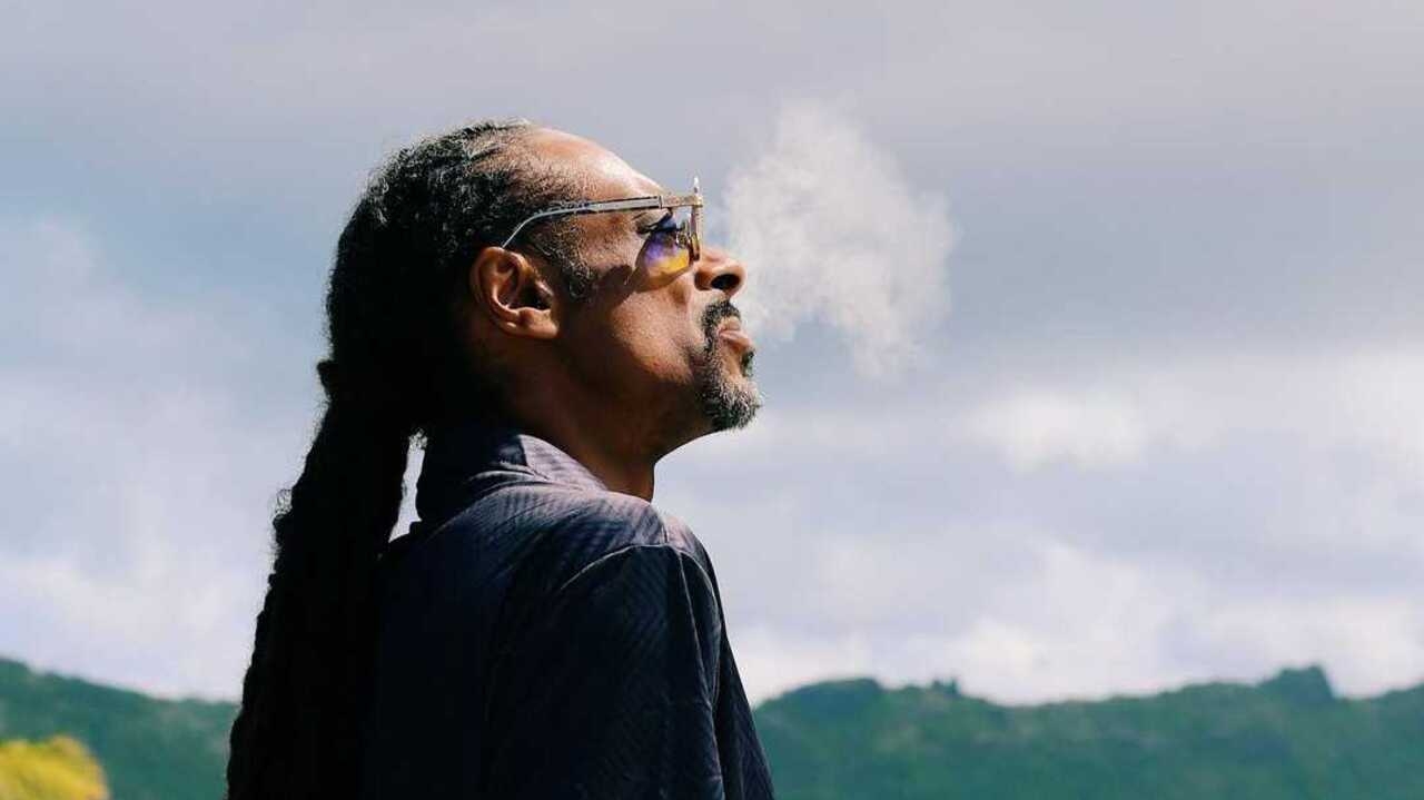 Comunicado de Snoop Dogg sobre parar de fumar se revelou como jogada de marketing Lorena Bueri