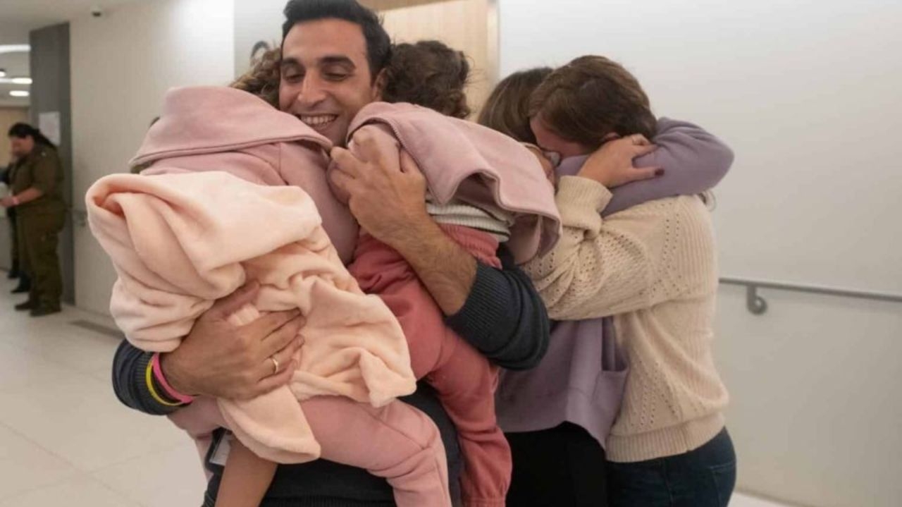 Trégua Israel-Hamas: 5º grupo de reféns é libertado de Gaza e Israel solta 30 palestinos  Lorena Bueri