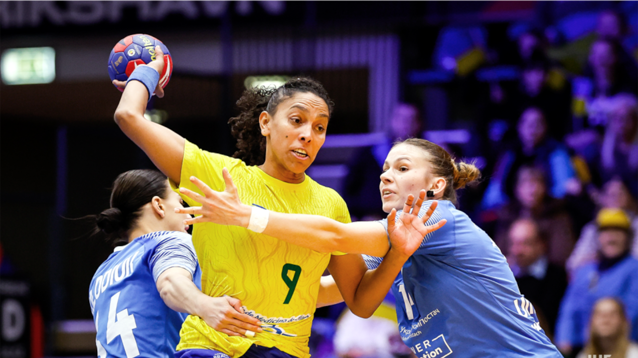 Brasil estreia no Mundial feminino de handebol com vitória sobre a Ucrânia  Lorena Bueri