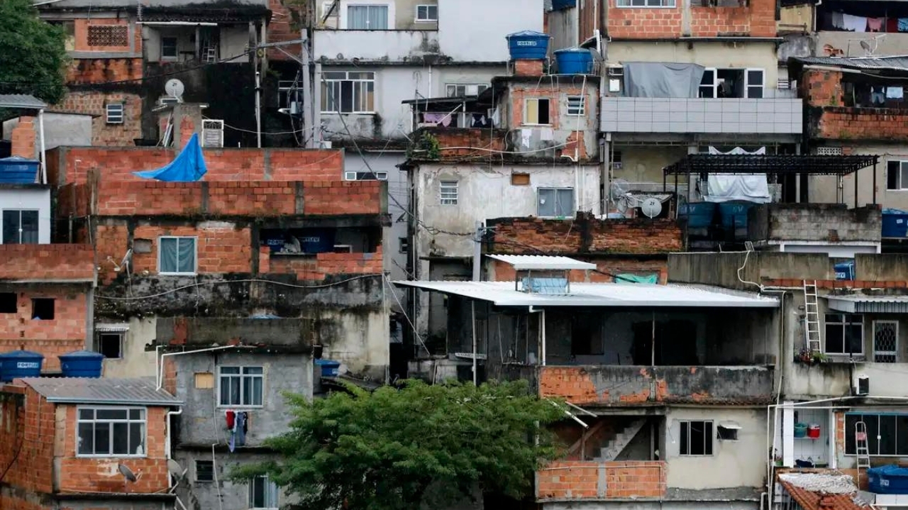 Estudo afirma que 17% de pessoas que moram em favelas ficam sem água duas vezes na semana Lorena Bueri
