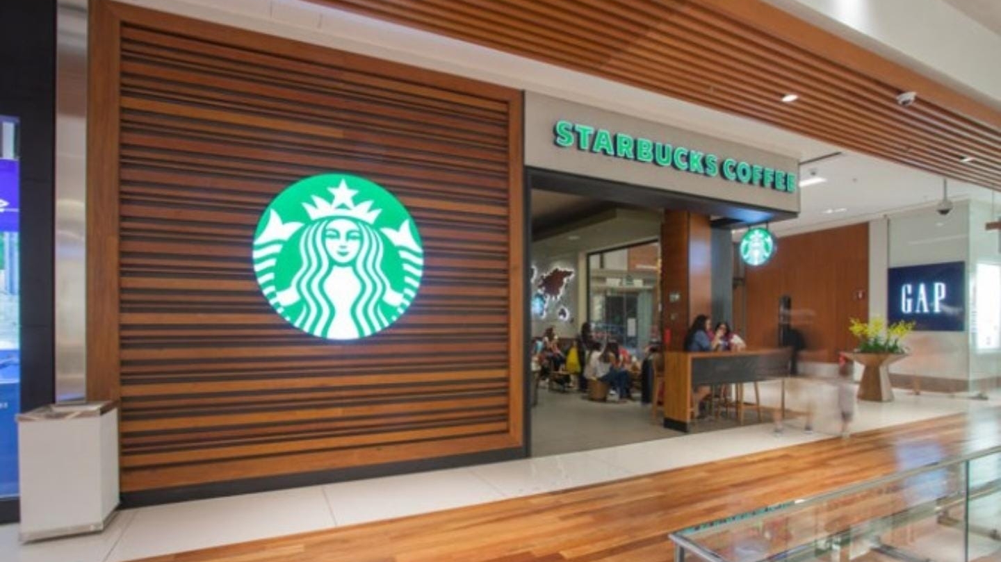 Starbucks pode ser despejada do BarraShopping após ser acusada de não pagar o aluguel Lorena Bueri
