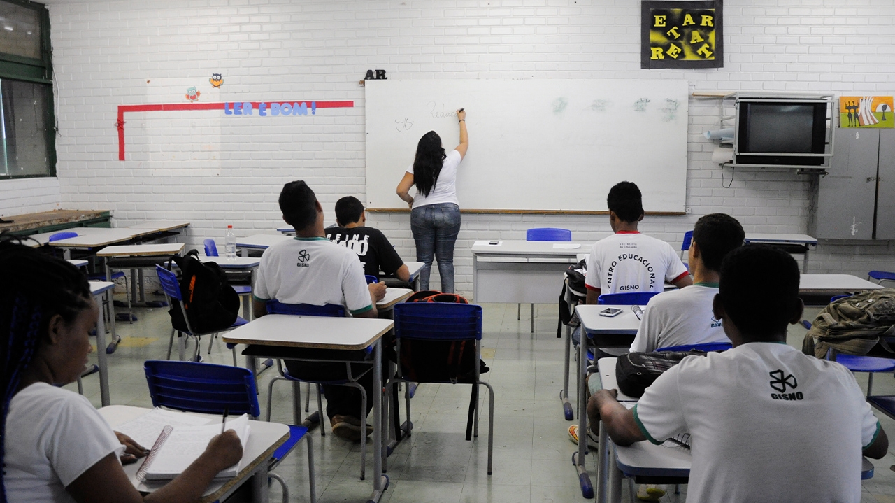 Pisa afirma que alunos brasileiros não sabem resolver problemas matemáticos simples Lorena Bueri