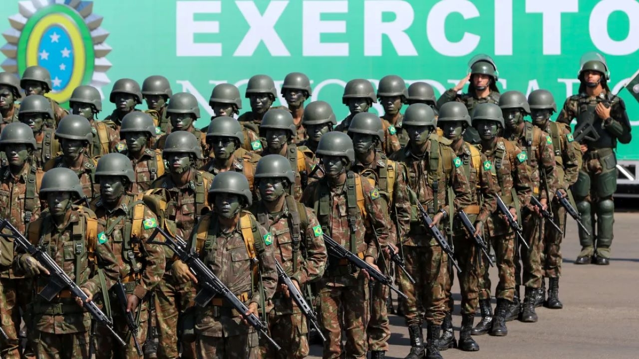 Veja a rotina das mulheres no exército brasileiro 