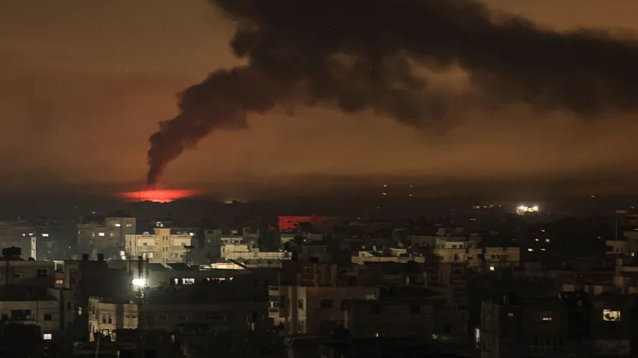 Após os EUA vetarem o cessar-fogo na ONU, Israel amplia ataques contra Gaza Lorena Bueri