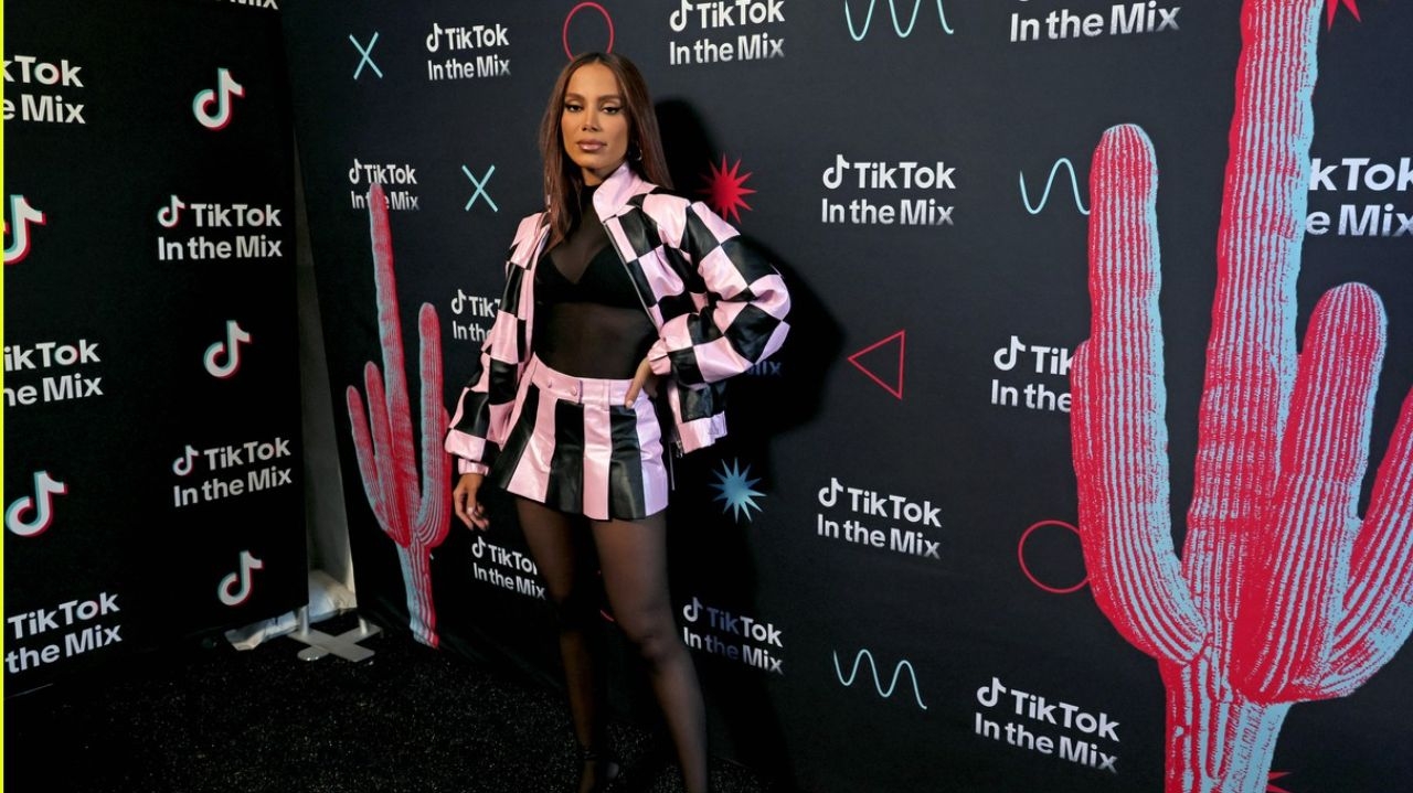 Anitta anuncia “Joga Pra Lua” e performa música inédita no “TikTok In The  Mix”