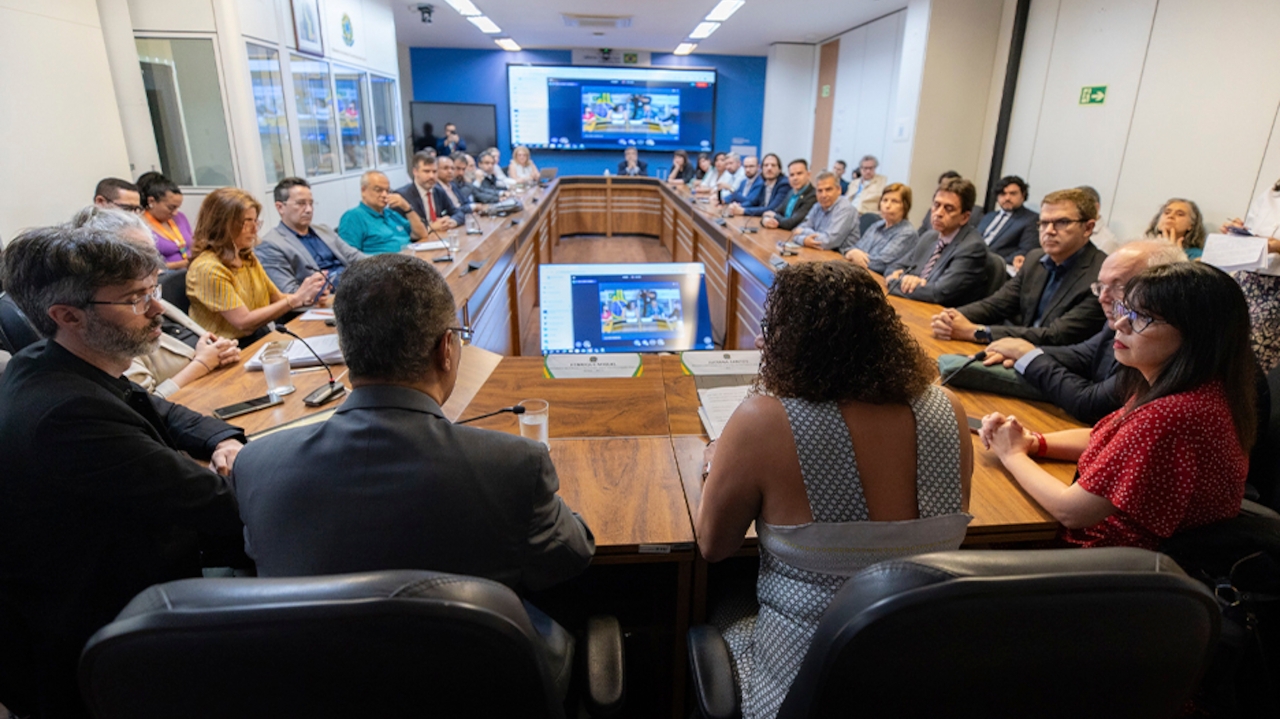 Ministério da Ciência e Tecnologia anuncia revisão da estratégia brasileira de IA Lorena Bueri