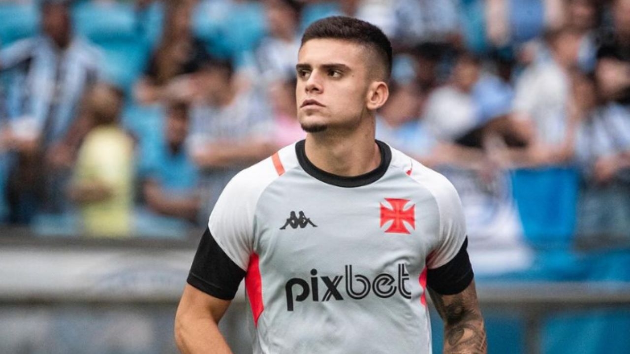 Gabriel Pec se valoriza após fim de temporada no Vasco Lorena Bueri
