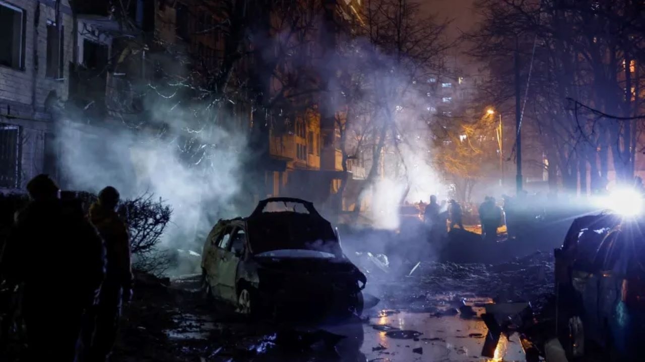Kiev é atacada por mísseis russos; destroços deixam 53 feridos Lorena Bueri