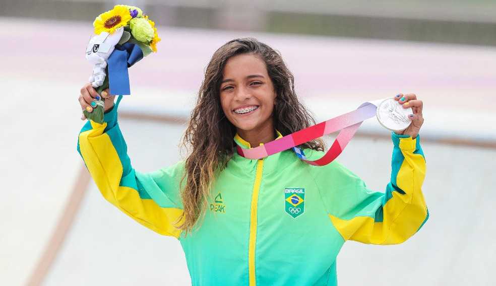 A “fadinha” Rayssa Leal ganha medalha de prata nas Olímpiadas Lorena Bueri