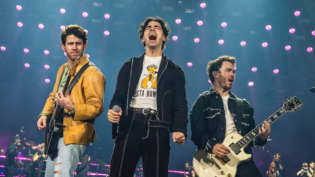 Jonas Brothers divulgam vinda ao Brasil com sua nova turnê Lorena Bueri