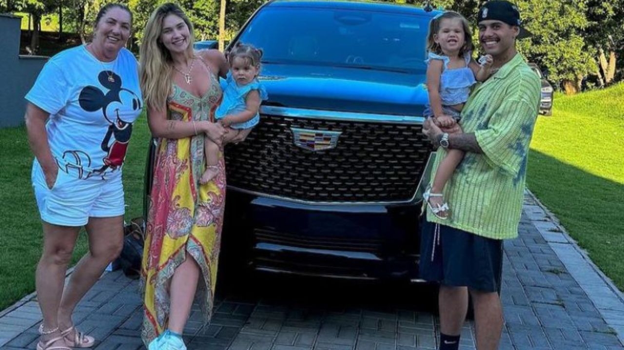 Virginia Fonseca divulga faturamento milionário da empresa após receber críticas por comprar um novo carro Lorena Bueri