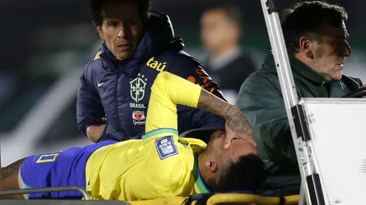Neymar não estará disponível na Copa América, diz médico da Seleção Brasileira Lorena Bueri