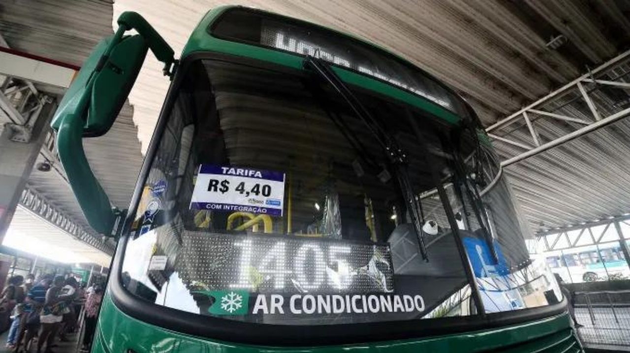 Onda de calor e transporte público: brasileiros viajam diariamente em ônibus sem ar-condicionado Lorena Bueri