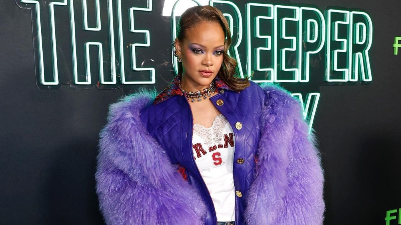 Estética maximalista de Rihanna brilha em evento em Los Angeles Lorena Bueri
