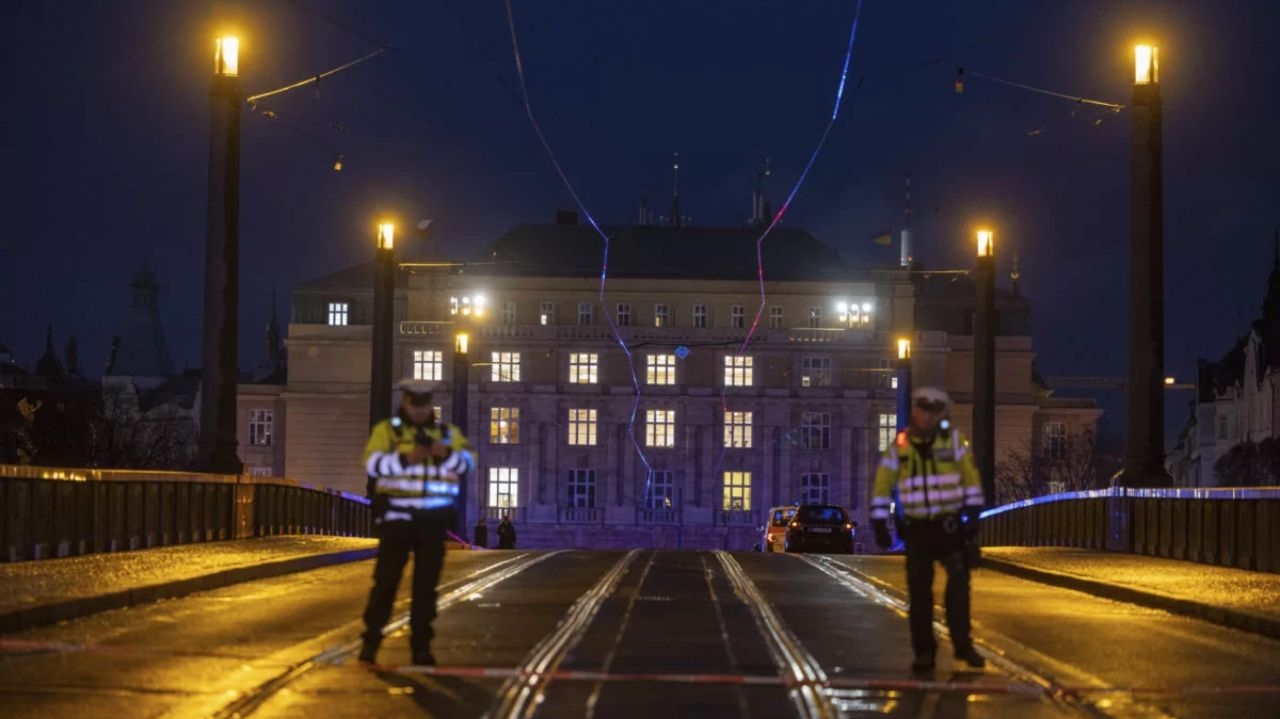 Ataque em Praga: Testemunhas relembram momentos tensos do atentado Lorena Bueri