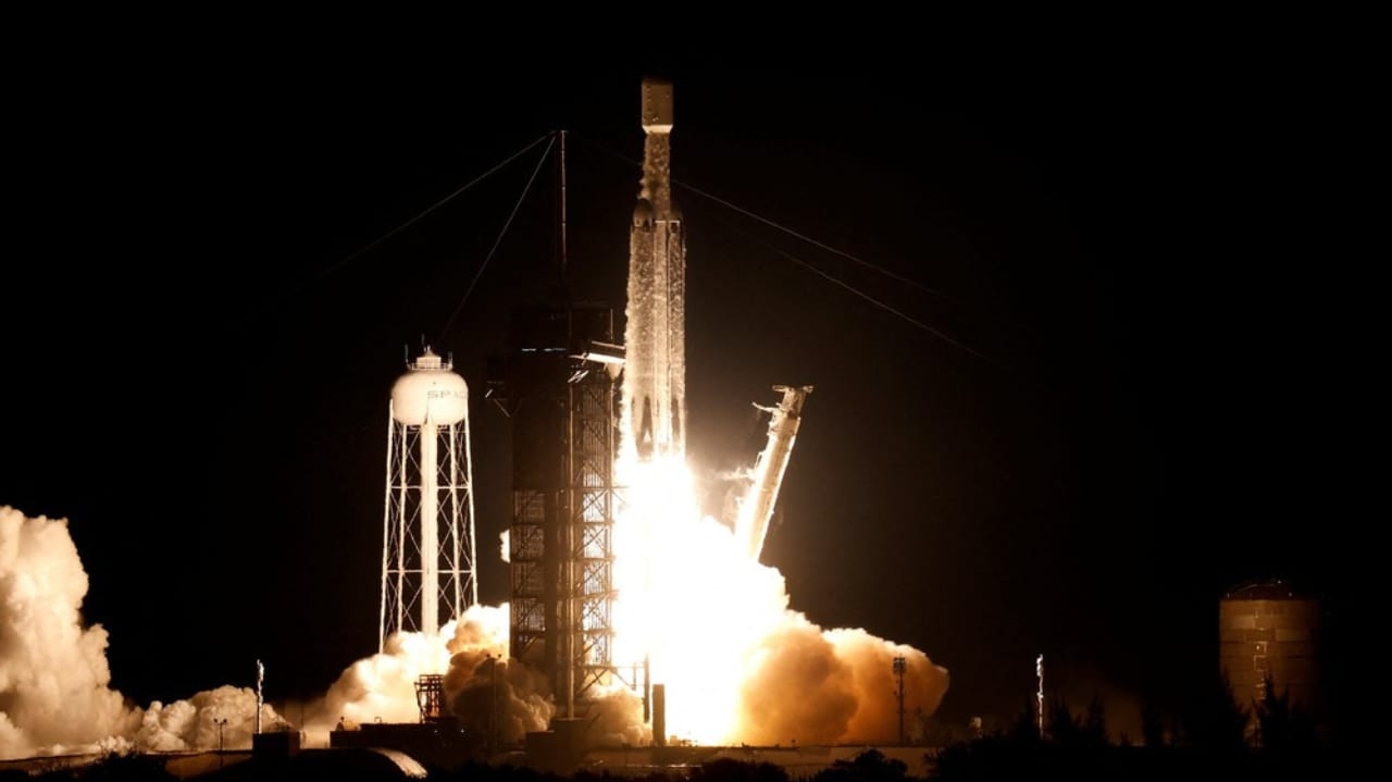 SpaceX alcança sucesso em lançamento de nave espacial Lorena Bueri