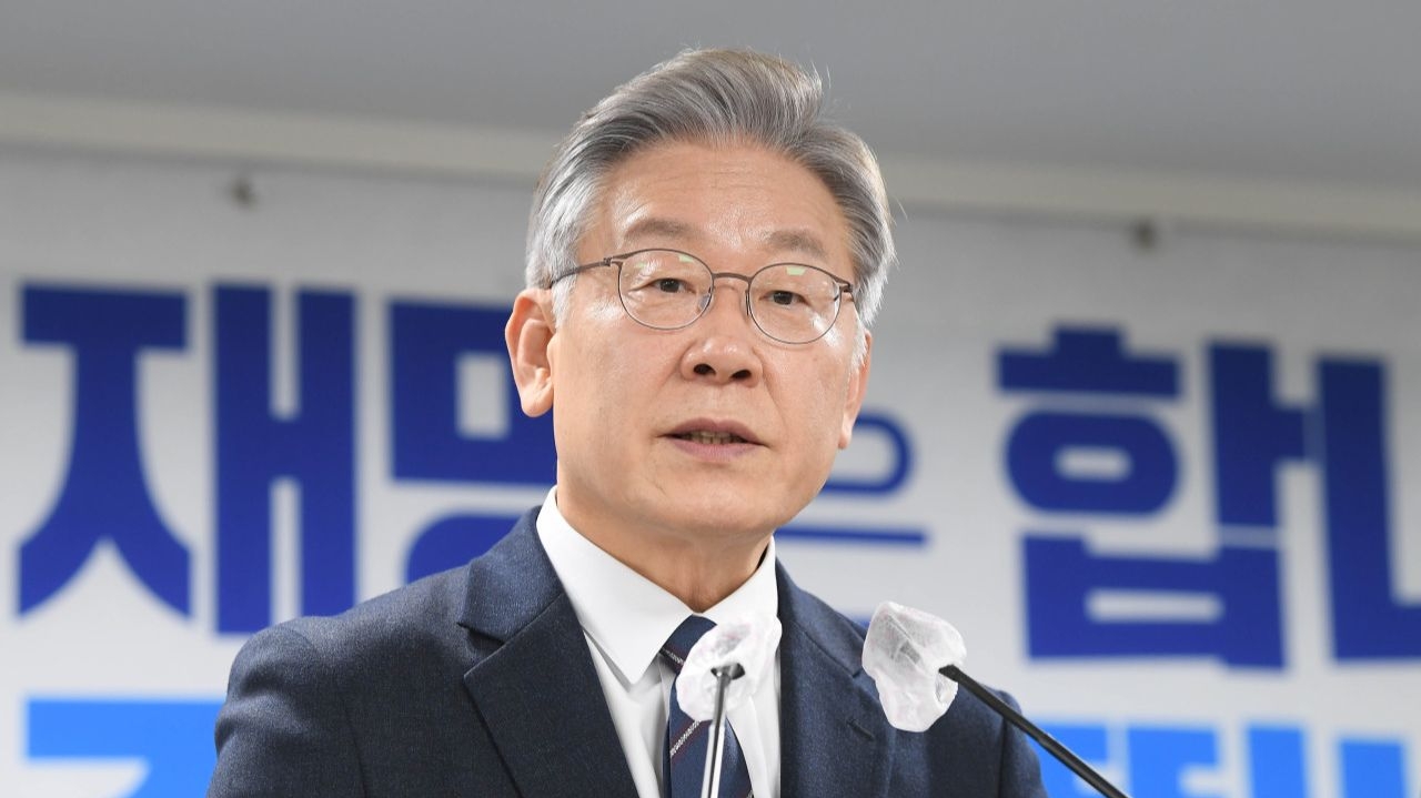 Político da oposição na Coreia do Sul é esfaqueado no pescoço Lorena Bueri