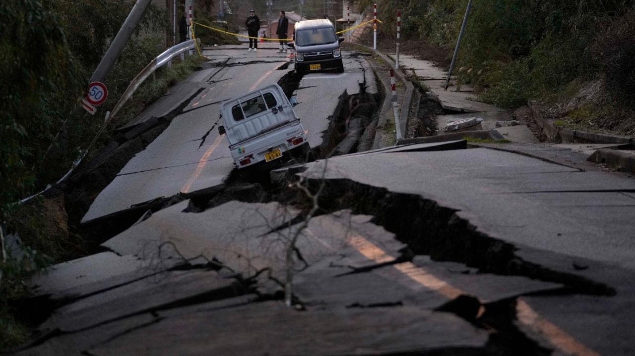 Terremoto de magnitude 7,5 deixa rastro de destruição no Japão Lorena Bueri