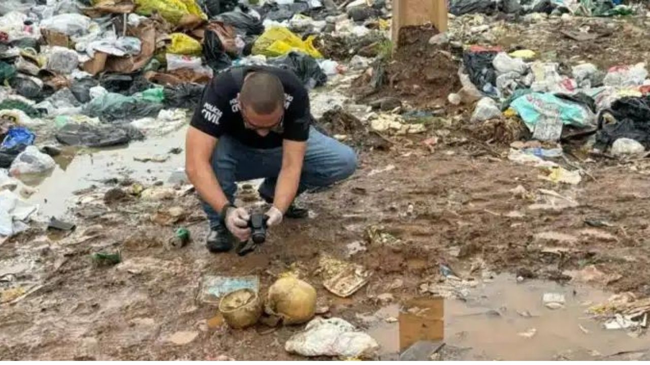 Crânios humanos são encontrados em sacos de lixo no interior de MG Lorena Bueri