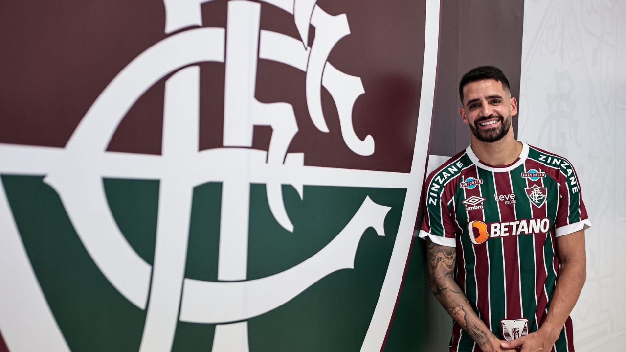 Vestindo a camisa 88, Renato Augusto inicia treinamentos com o Fluminense Lorena Bueri