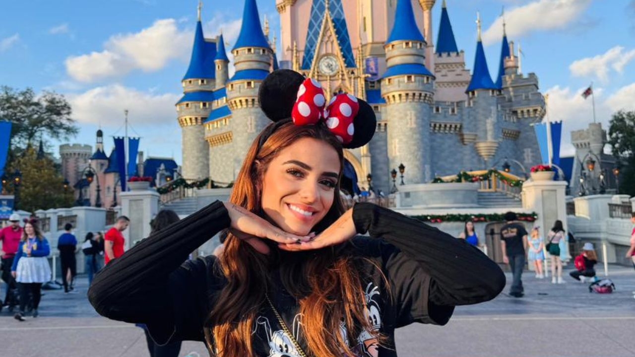 Key Alves comemora aniversário de 24 anos na Disney   Lorena Bueri