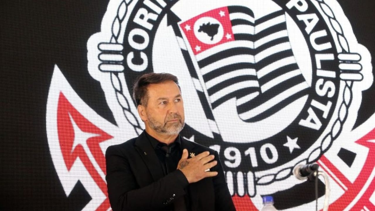 Augusto Melo fornece novidades sobre o status das contratações no Corinthians Lorena Bueri