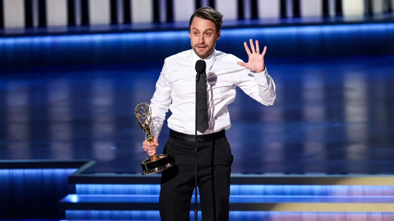  Emmy Awards: Kieran Culkin vence a categoria Melhor Ator em Série de Drama Lorena Bueri